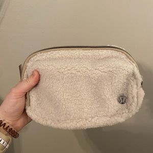 Lululemon Sherpa belt bag